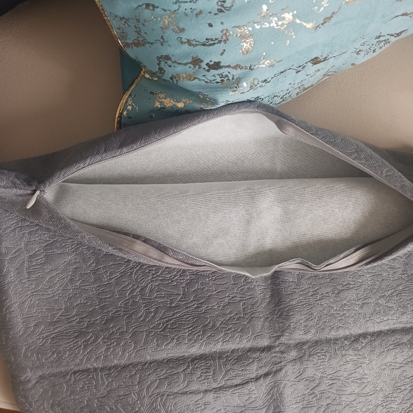 Home Accent Decorative Square Gray Throw Pillow Cushion Covers, NWOT Set of 2 - Picture 4 of 11